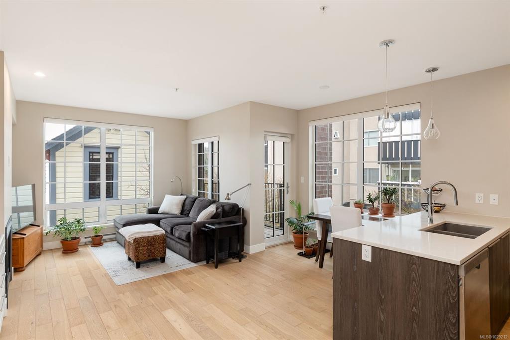 Fifth View of 1011 Burdett Ave, Victoria, BC, V8V 3G9