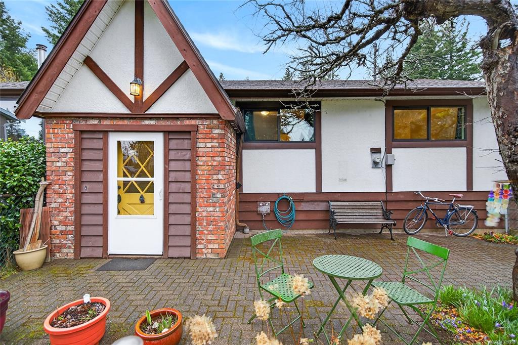 1516 Balsam Ave, 1029226, BC,