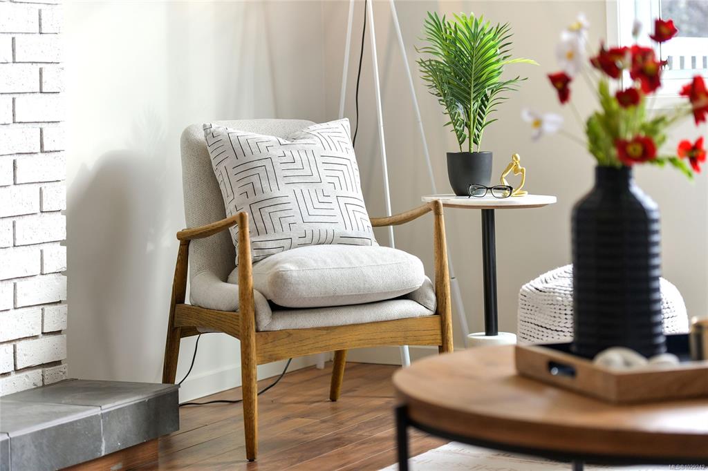 Third View of 1542 San Juan Ave, Saanich, BC, V8N 2L5