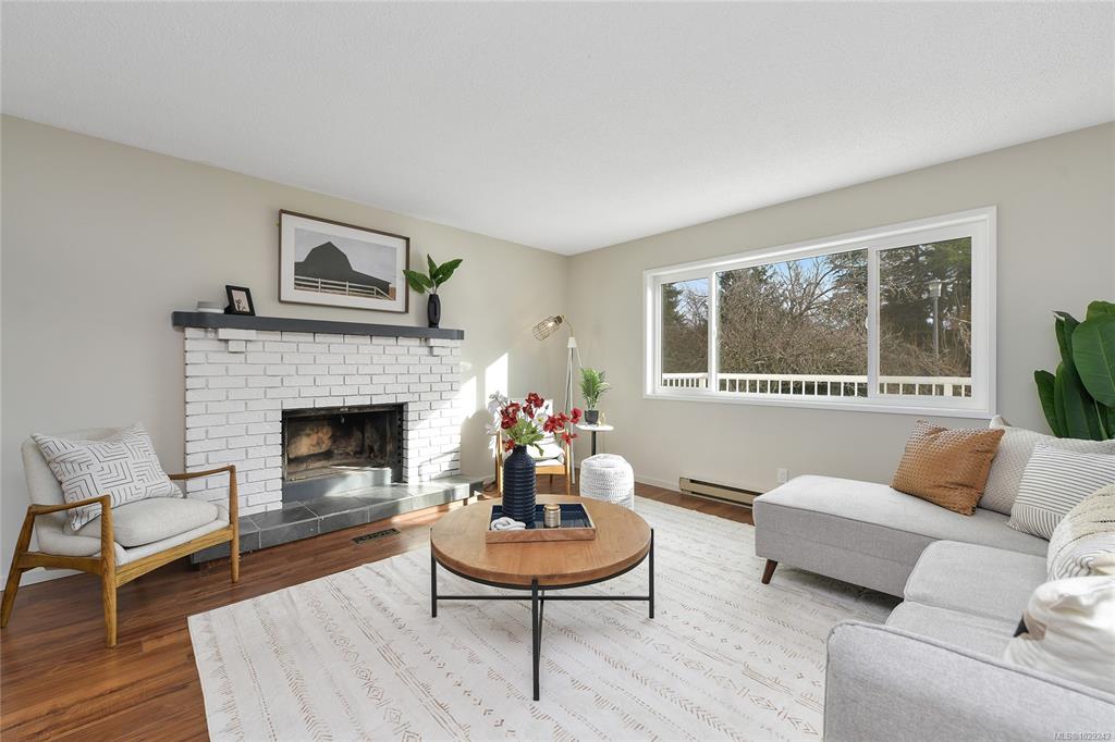 Fifth View of 1542 San Juan Ave, Saanich, BC, V8N 2L5