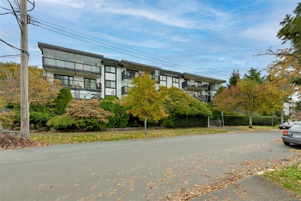 1039 Linden Ave, 1029279, BC,