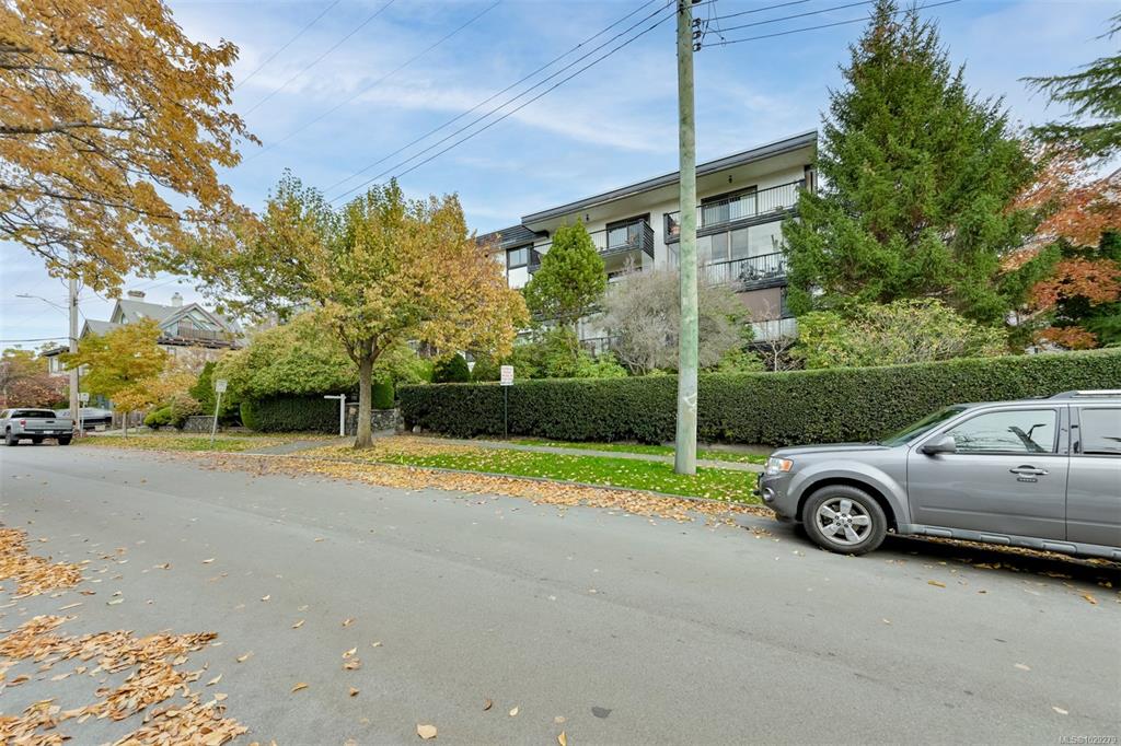 Third View of 1039 Linden Ave, Victoria, BC, V8V 4H3