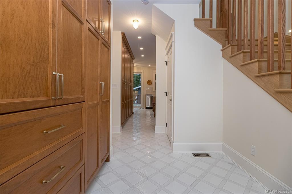 Fifth View of 2614 Avebury Ave, Victoria, BC, V8R 3W2