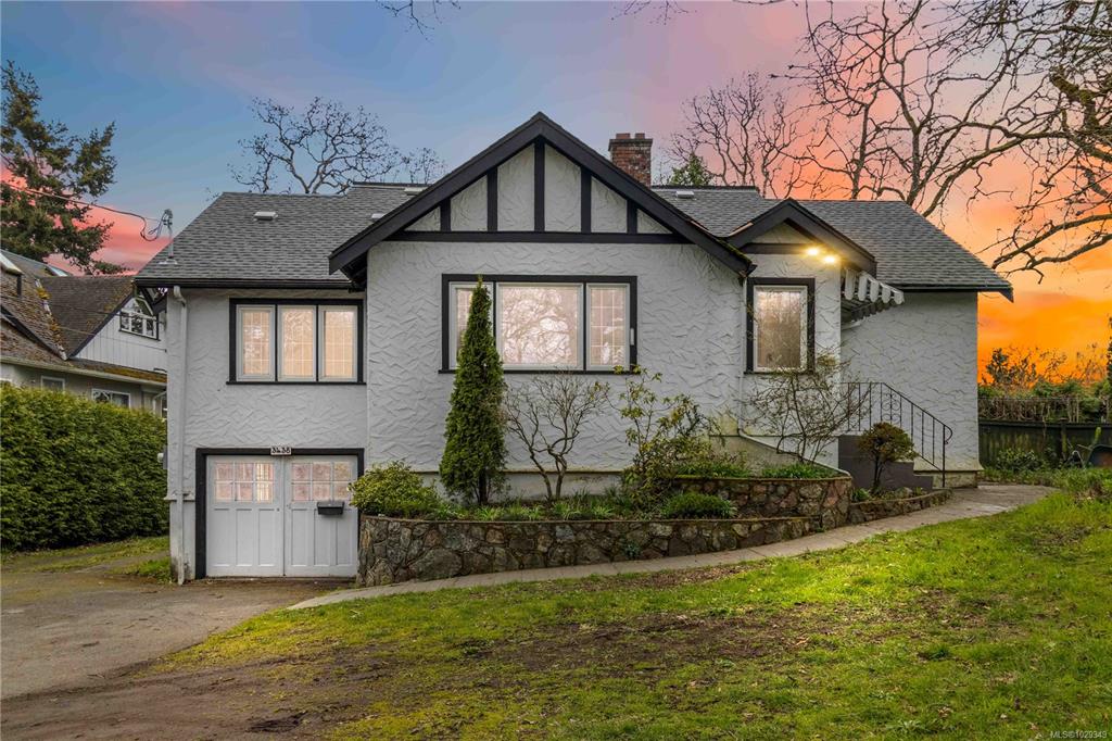 Fifth View of 3438 Cook St, Saanich, BC, V8X 1B1