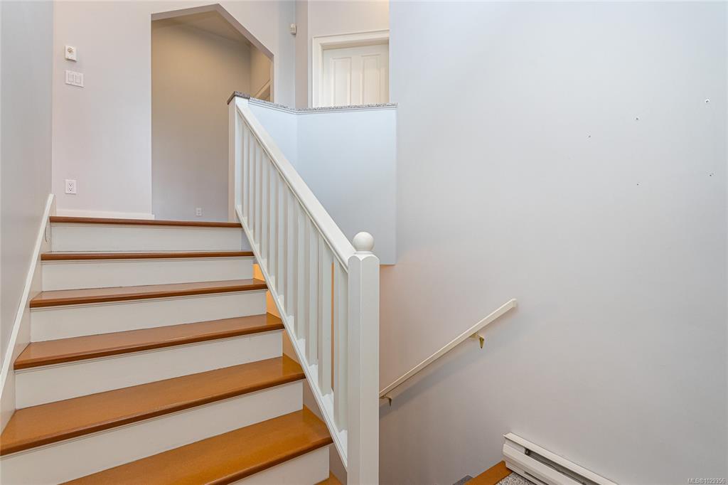 Fifth View of 258 St Charles St, Victoria, BC, V8S 3M7