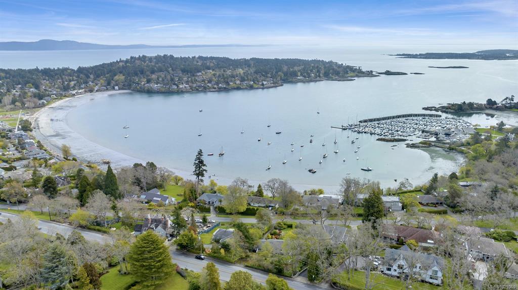 Fifth View of 3565 Beach Dr, Oak Bay, BC, V8R 6M6