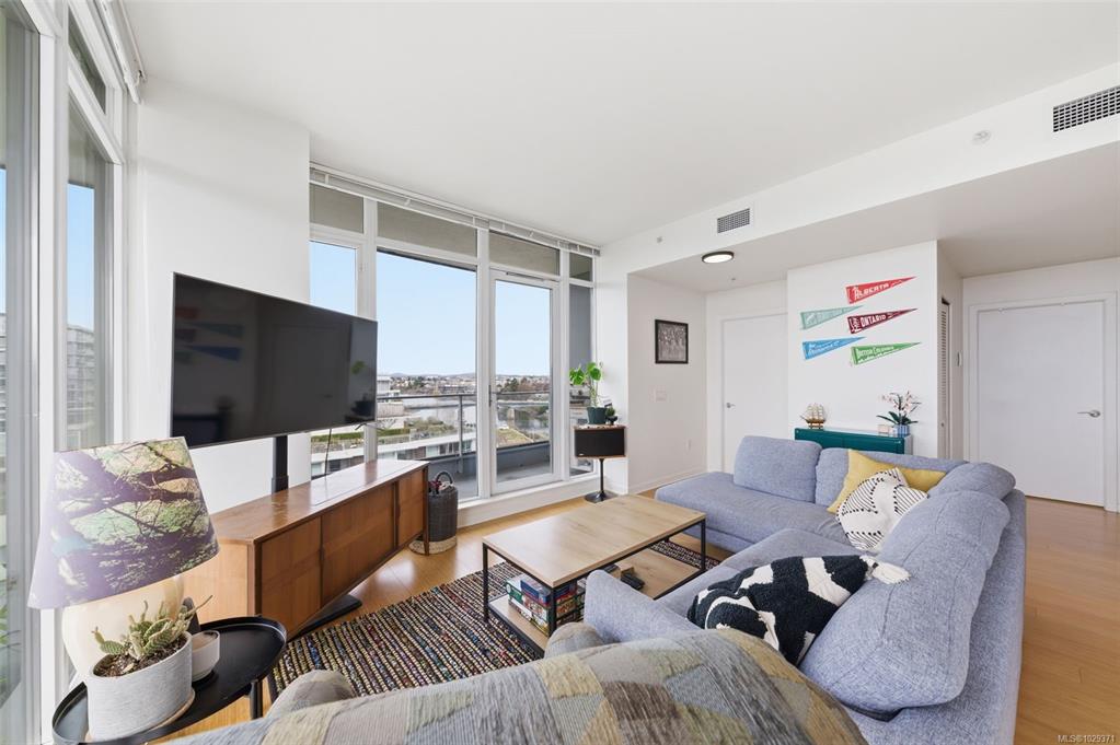 Fifth View of 379 Tyee Rd, Balance, Victoria, BC, V9A 0B4