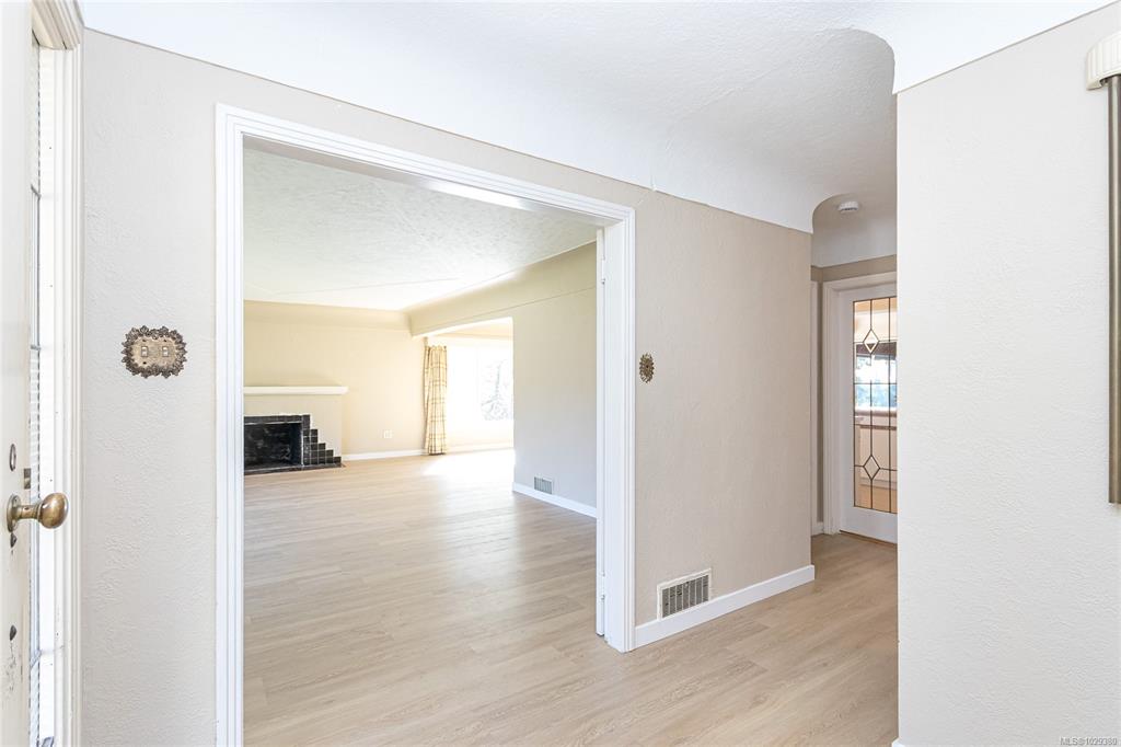 Third View of 3510 Richmond Rd, Saanich, BC, V8P 4P8