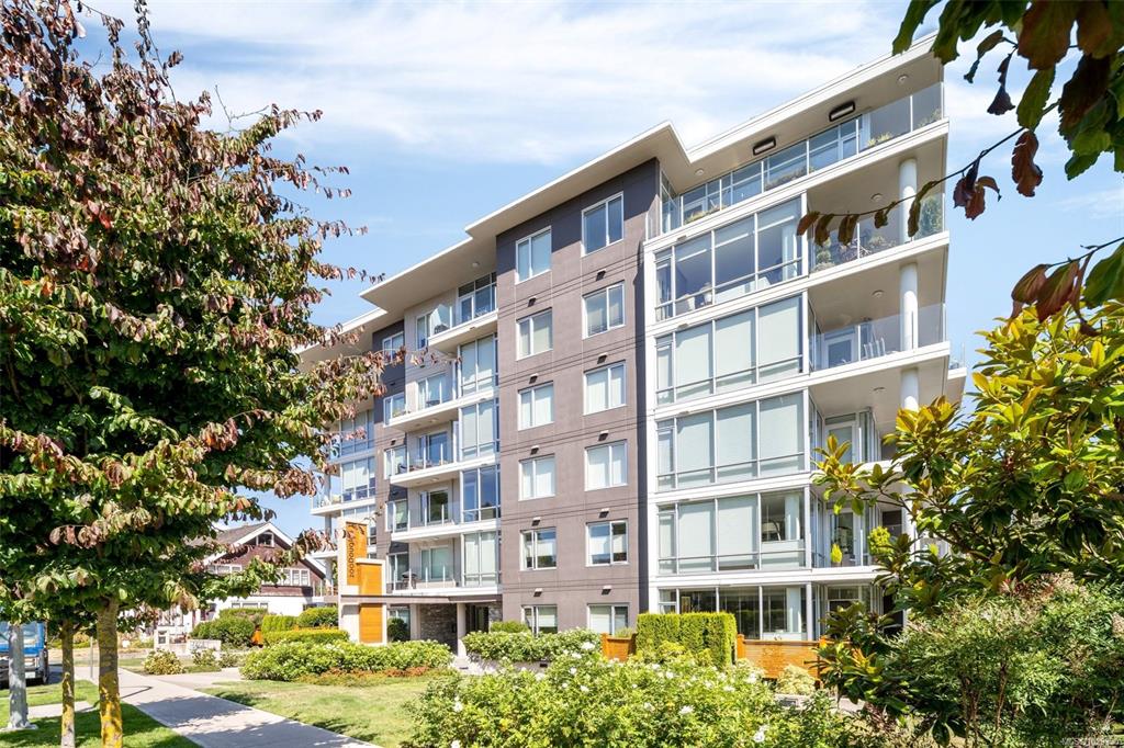 200 Douglas St, 1029390, BC,