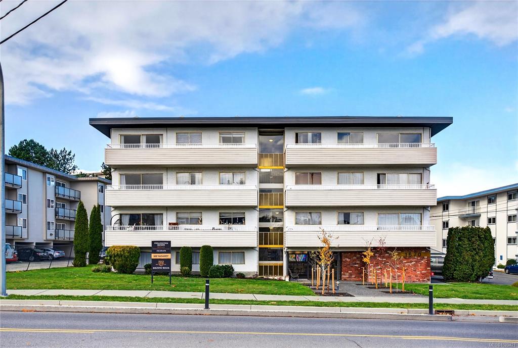 MLS® listing #30843116 for sale located at 1670 Fort St