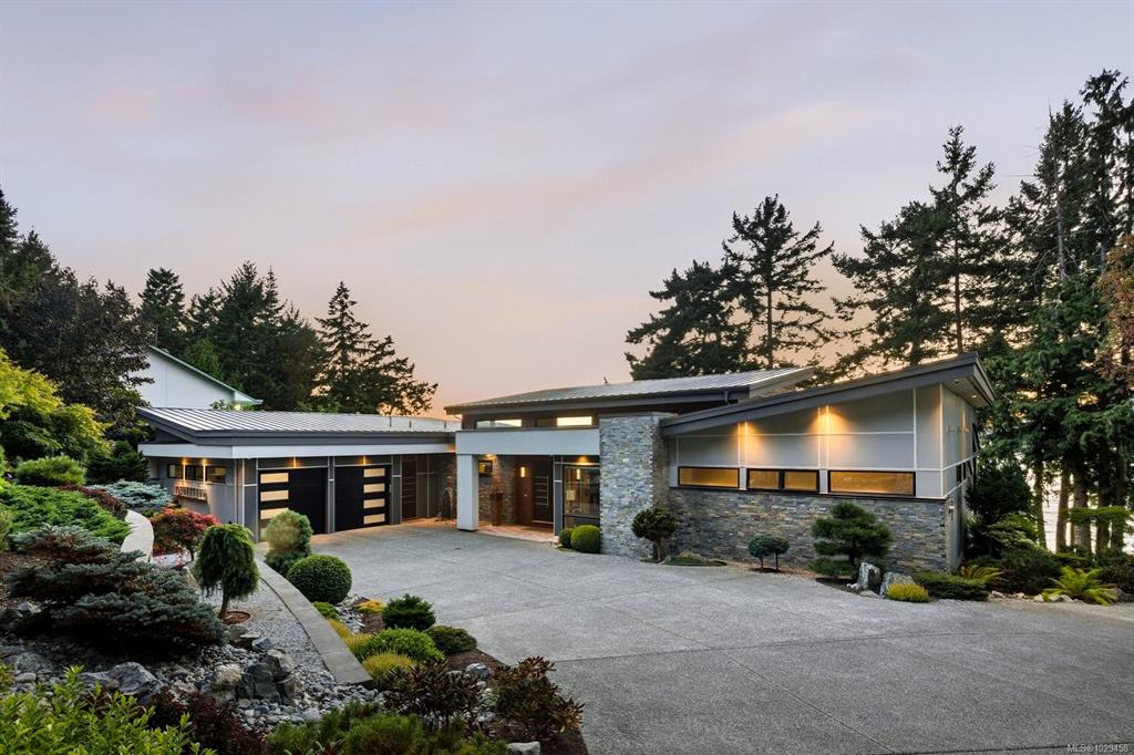 Second View of 568 Lands End Rd, North Saanich, BC, V8L 5K9