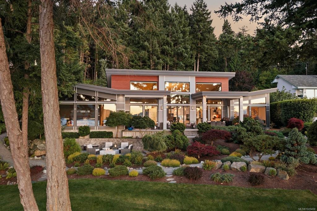 Fourth View of 568 Lands End Rd, North Saanich, BC, V8L 5K9