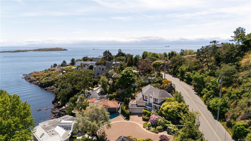 335 King George Terr, 1029520, BC,