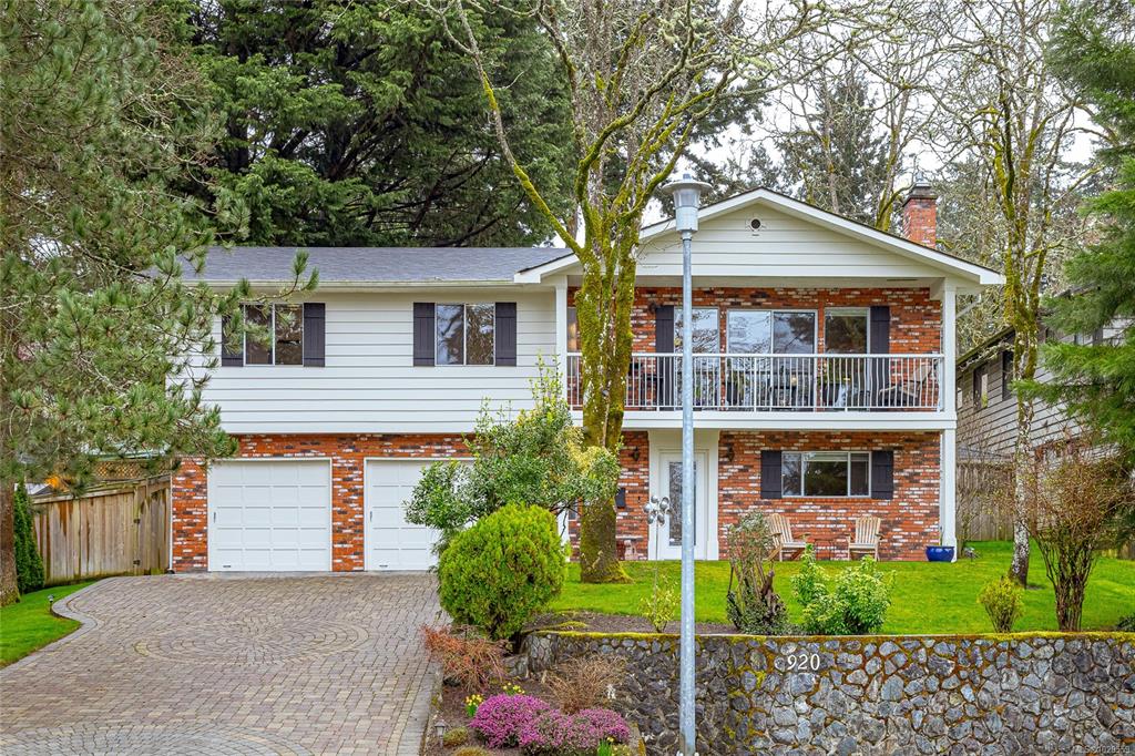 Third View of 920 Woodhall Dr, Saanich, BC, V8X 3L8