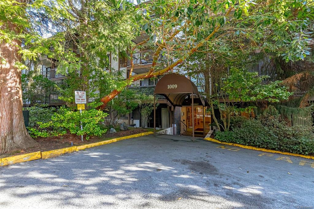 Fifth View of 1009 Mckenzie Ave, Saanich, BC, V9B 4B1