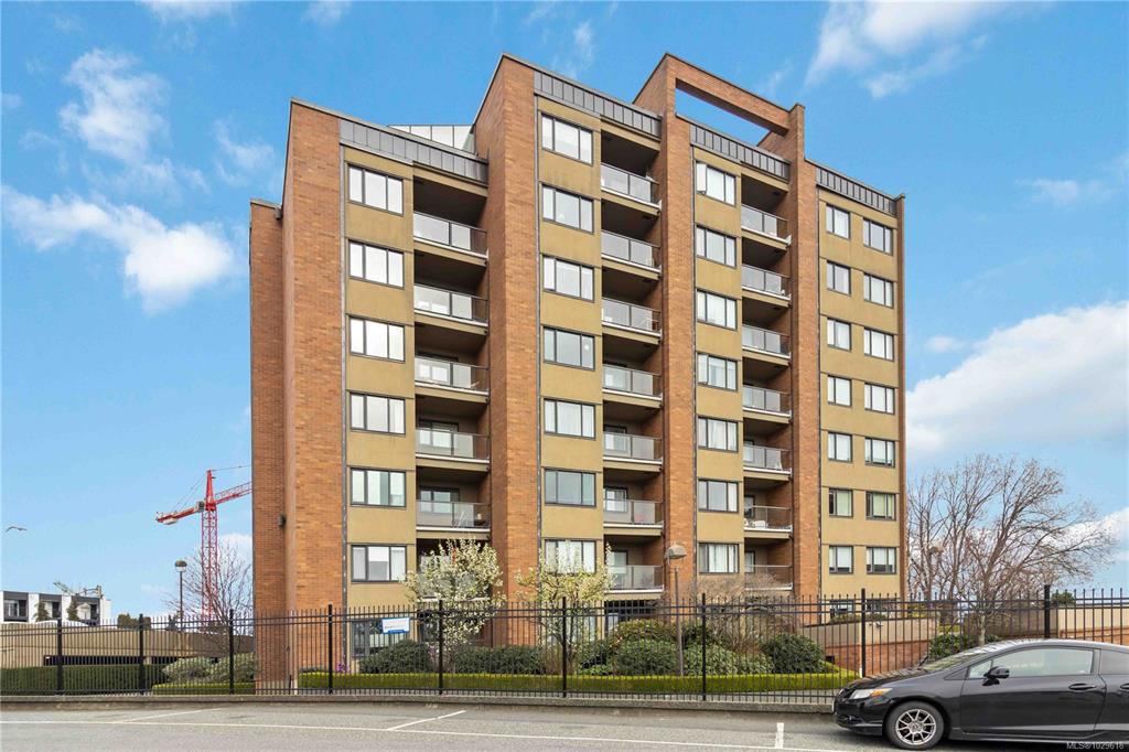 103 Gorge Rd E, 1029618, BC,