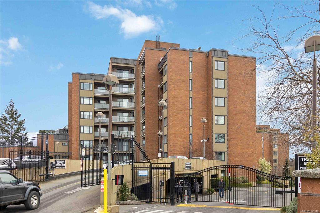 Third View of 103 Gorge Rd E, Treelane Estates, Victoria, BC, V9A 6Z2