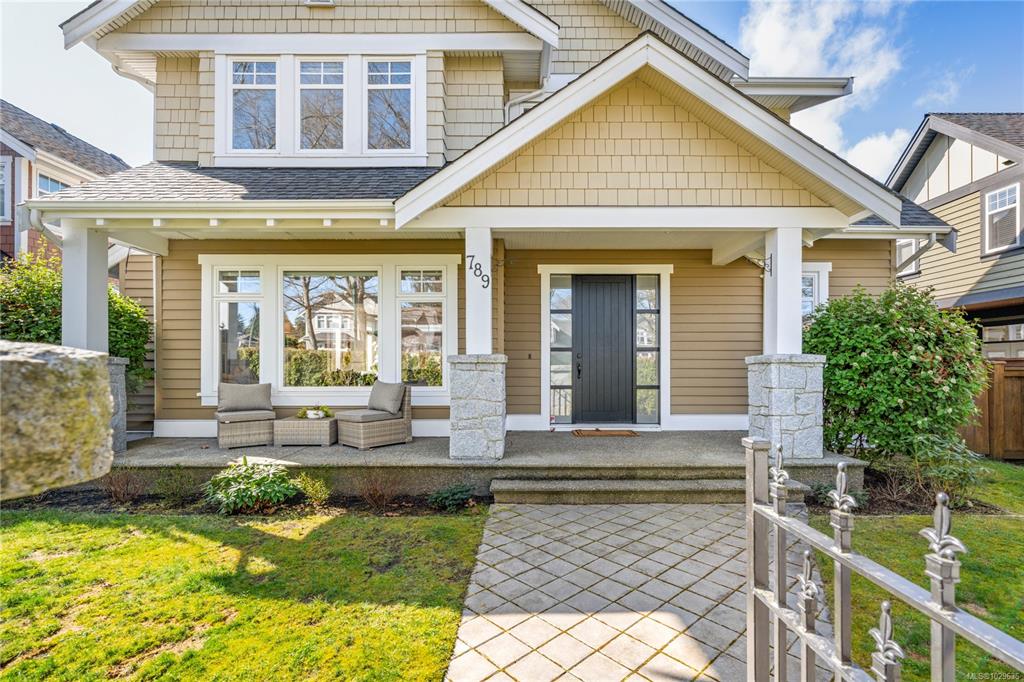 Third View of 789 Memorial Ave, Qualicum Beach, BC, V9K 2T4