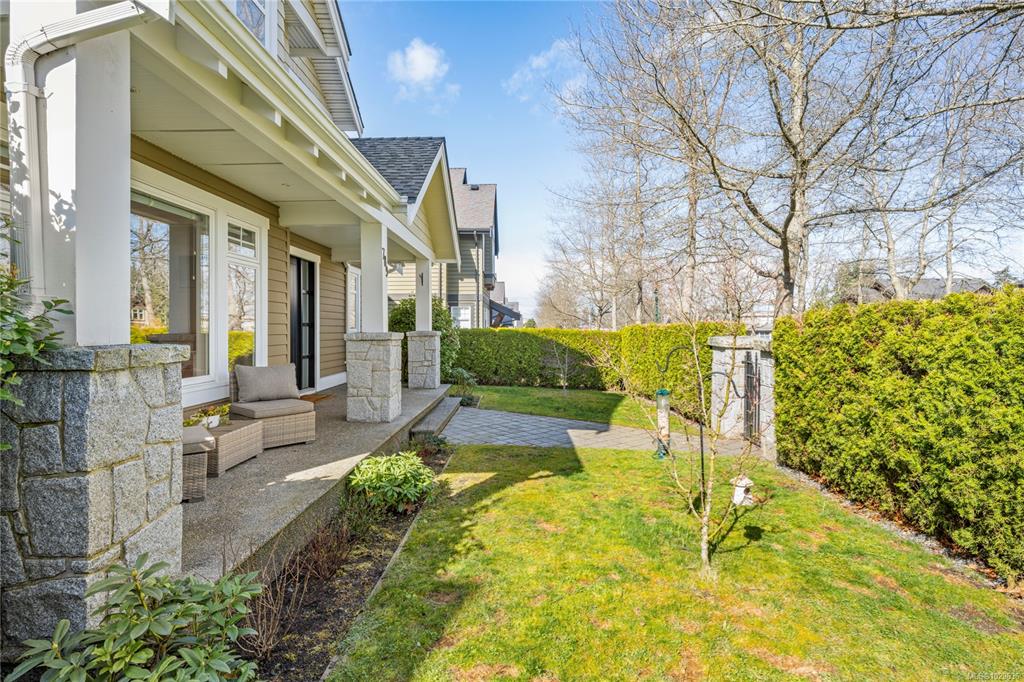 Fourth View of 789 Memorial Ave, Qualicum Beach, BC, V9K 2T4