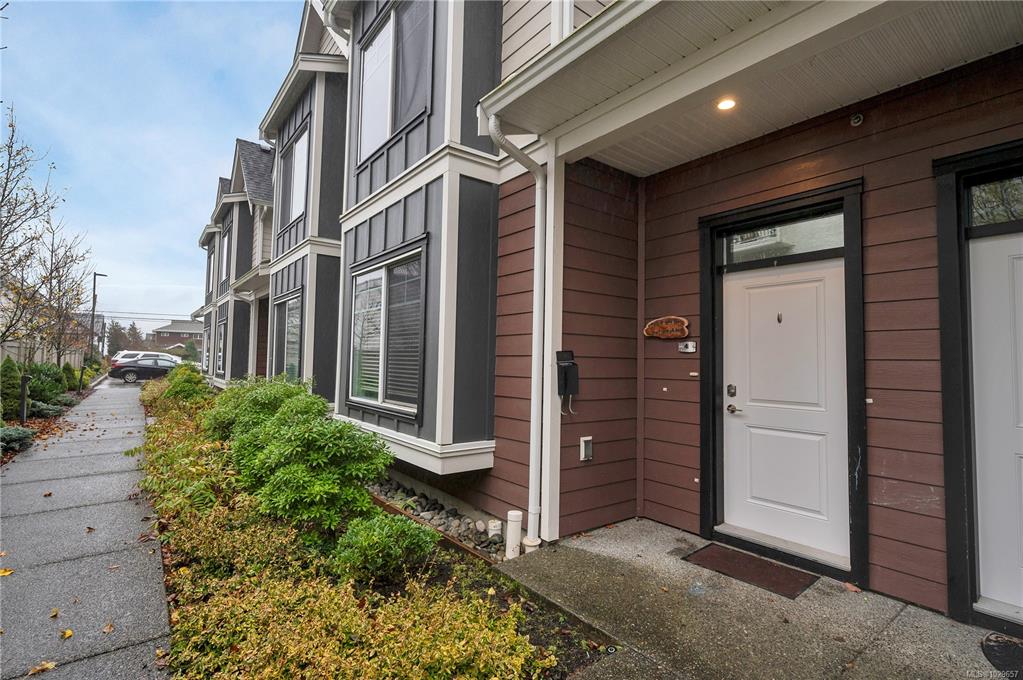 Second View of 796 Island Hwy S, Brownstone Townhomes, Campbell River, BC, V9W 1A6