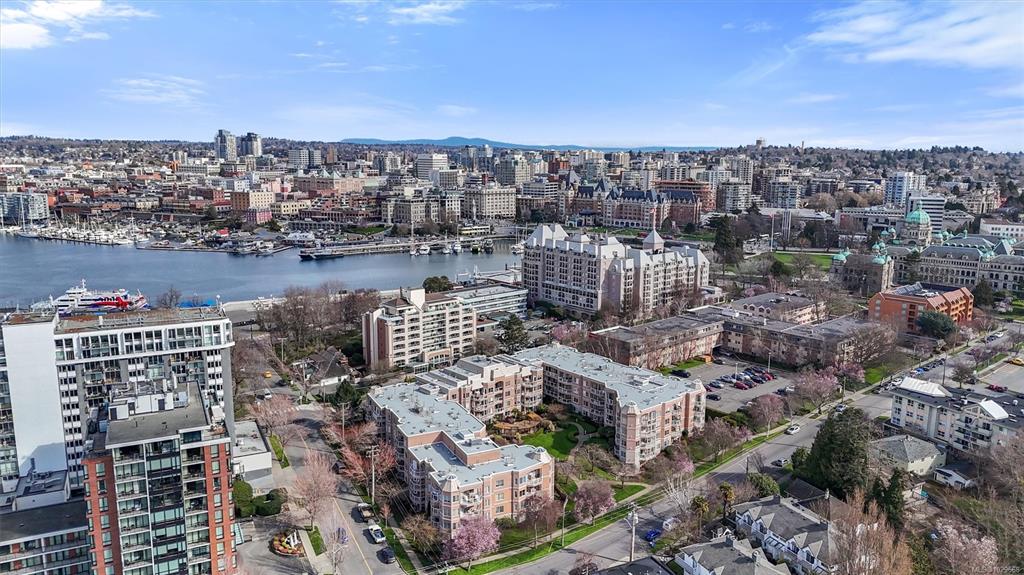 Third View of 405 Quebec St, Polo Pacific, Victoria, BC, V8V 4Z2