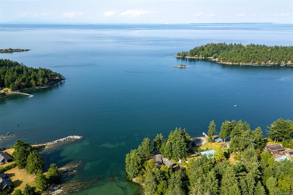 Fourth View of 835 Sturdies Bay Rd, Galiano Island, BC, V0N 0E9