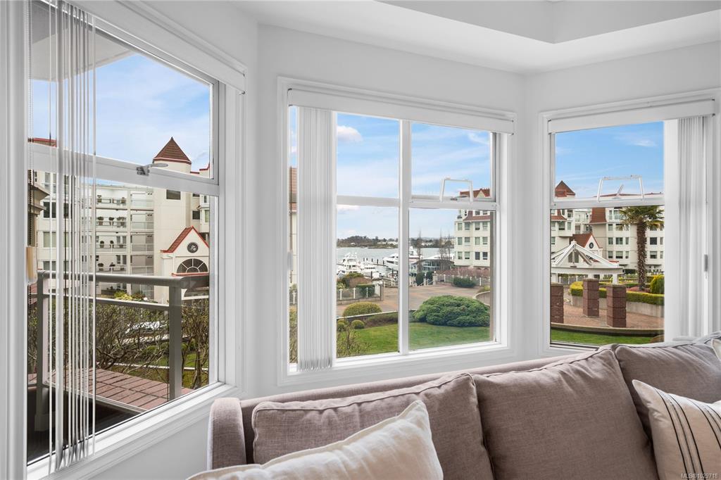 Fifth View of 165 Kimta Rd, Victoria, BC, V9A 7P1