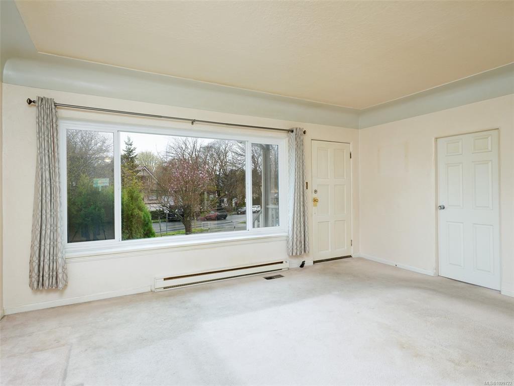 Fifth View of 1011 Russell St, Victoria, BC, V9A 3Y2