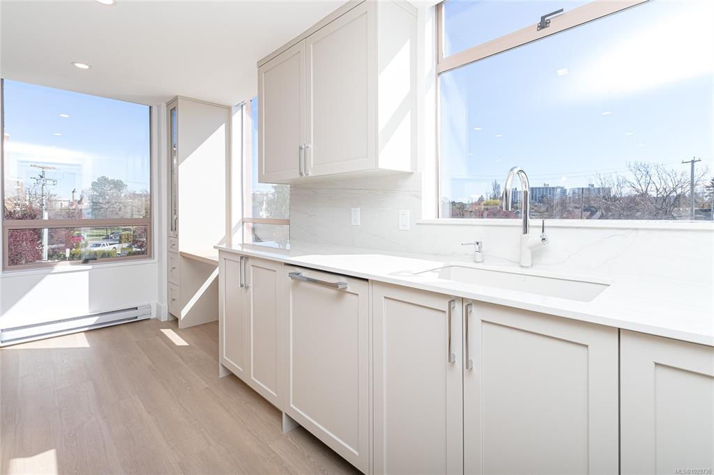 Fifth View of 630 Montreal St, Victoria, BC, V8V 4Y2