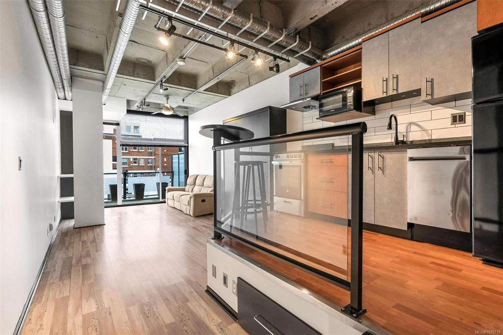 Third View of 1061 Fort St, Victoria, BC, V8V 3K5