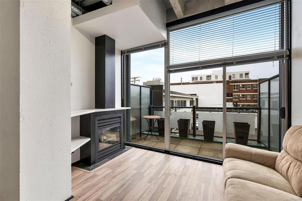 Fifth View of 1061 Fort St, Victoria, BC, V8V 3K5