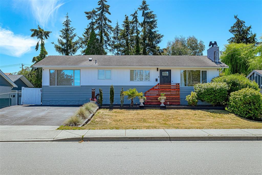 Second View of 164 Stanford Ave W, Parksville, BC, V9P 1M2