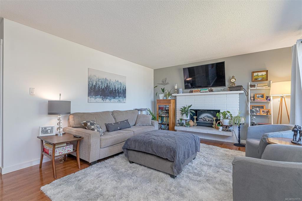 Third View of 164 Stanford Ave W, Parksville, BC, V9P 1M2