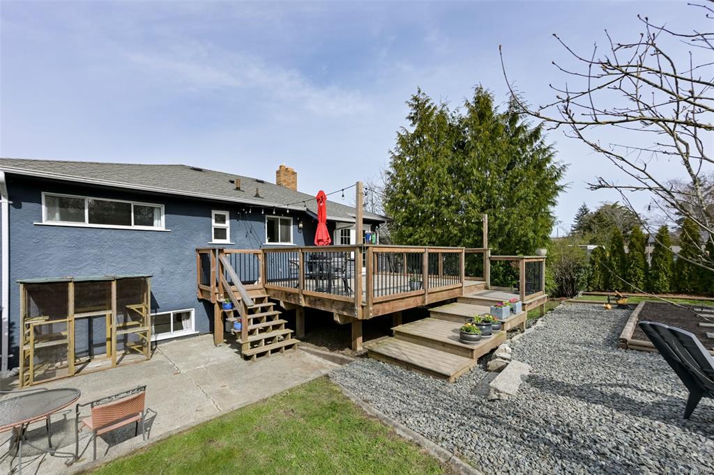 Third View of 3855 Seaton St, Saanich, BC, V8Z 3W7