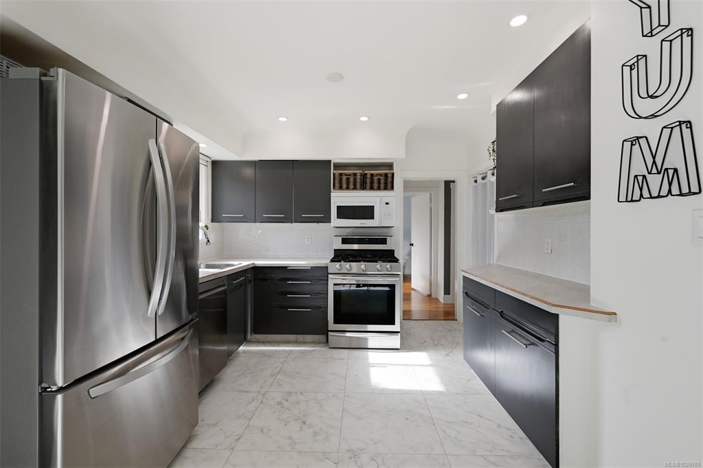 Fourth View of 3855 Seaton St, Saanich, BC, V8Z 3W7