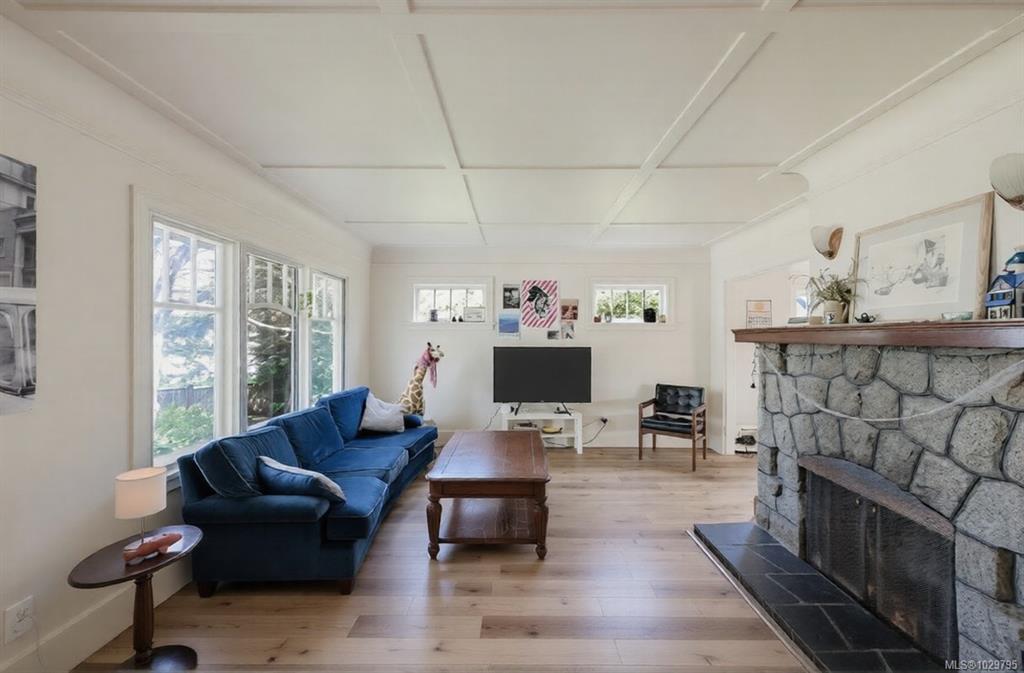 Fourth View of 3364 Cook St, Saanich, BC, V8X 1A8