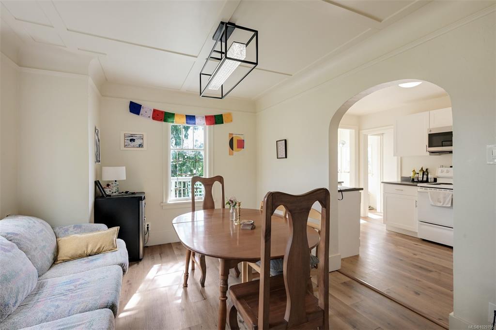 Fifth View of 3364 Cook St, Saanich, BC, V8X 1A8