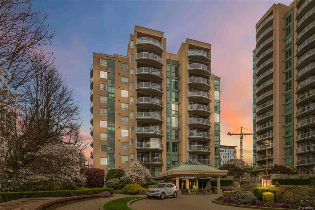 Third View of 1010 View St, Regents Park, Victoria, BC, V8V 4Y3