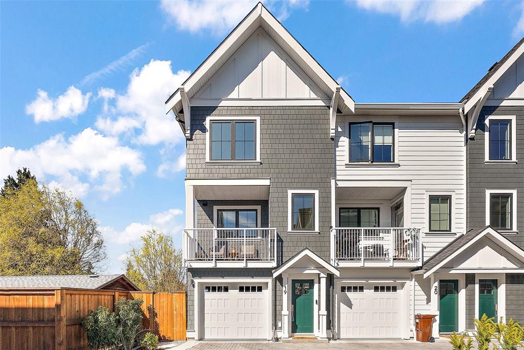 Second View of 3450 Whittier Ave, Greyson, Saanich, BC, V8Z 3R2