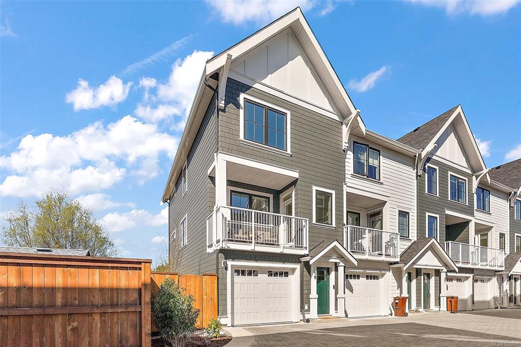 Third View of 3450 Whittier Ave, Greyson, Saanich, BC, V8Z 3R2