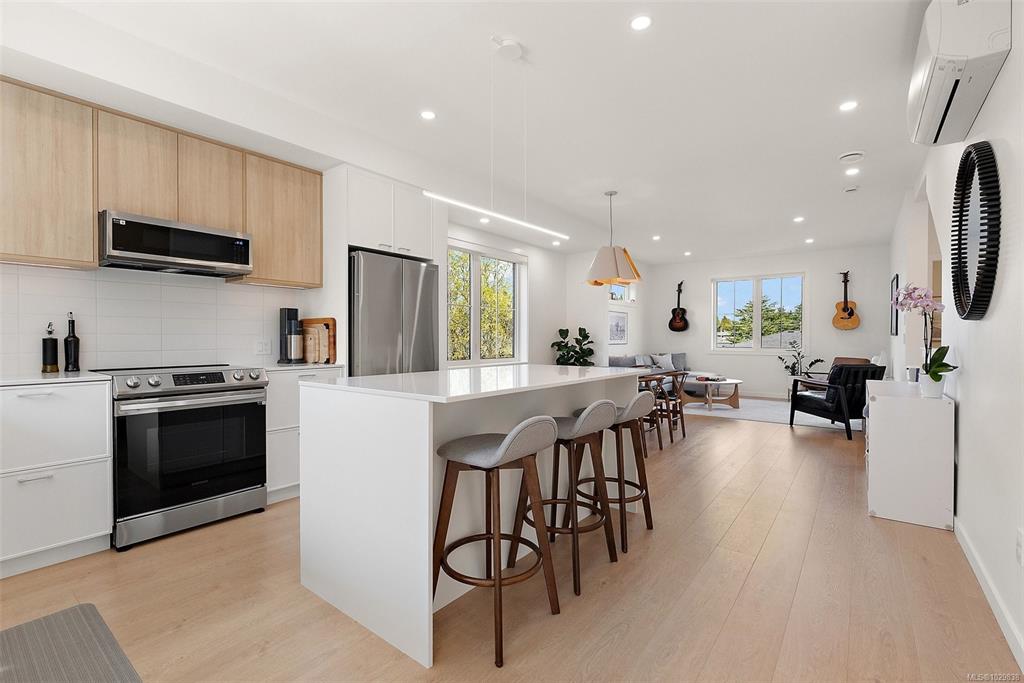 Fifth View of 3450 Whittier Ave, Greyson, Saanich, BC, V8Z 3R2