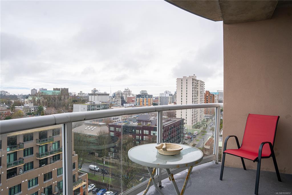 Fourth View of 1020 View St, Regents Park, Victoria, BC, V8V 4Y4