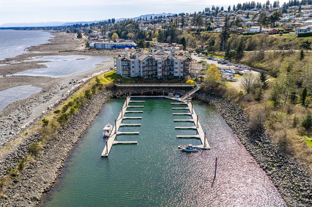 27 Island Hwy S, 1029871, BC,