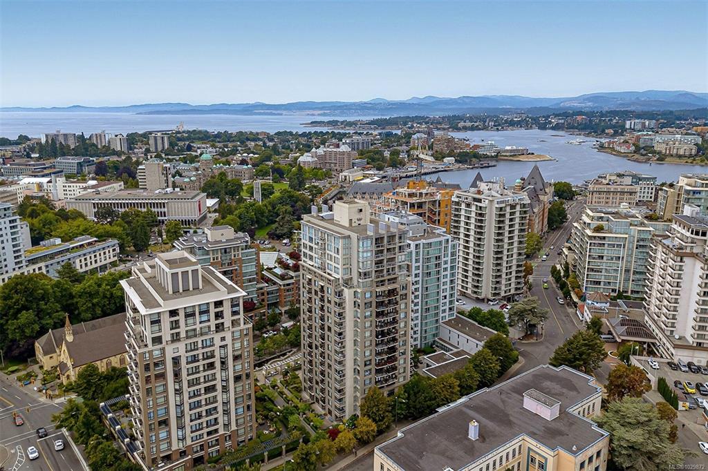 Second View of 751 Fairfield Rd, Victoria, BC, V8W 4A4