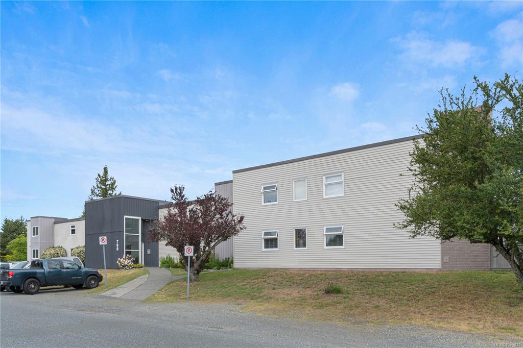 Fifth View of 700 Poplar St, Nanaimo, BC, V9S 2H6