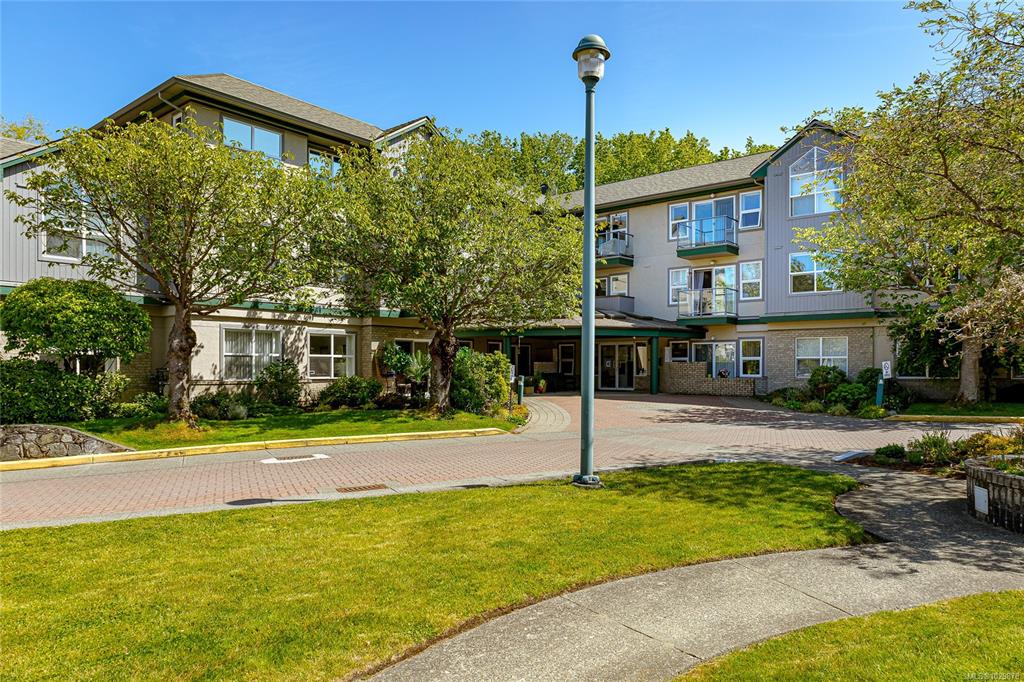 Fifth View of 1485 Garnet Rd, Saanich, BC, V8P 5T5