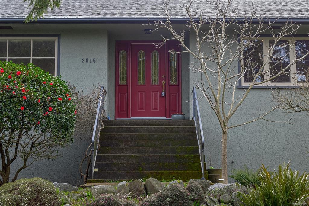 Fourth View of 2015 Runnymede Ave, Oak Bay, BC, V8S 2V5