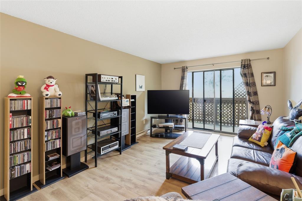 Third View of 4728 Uplands Dr, Nanaimo, BC, V9T 4S9