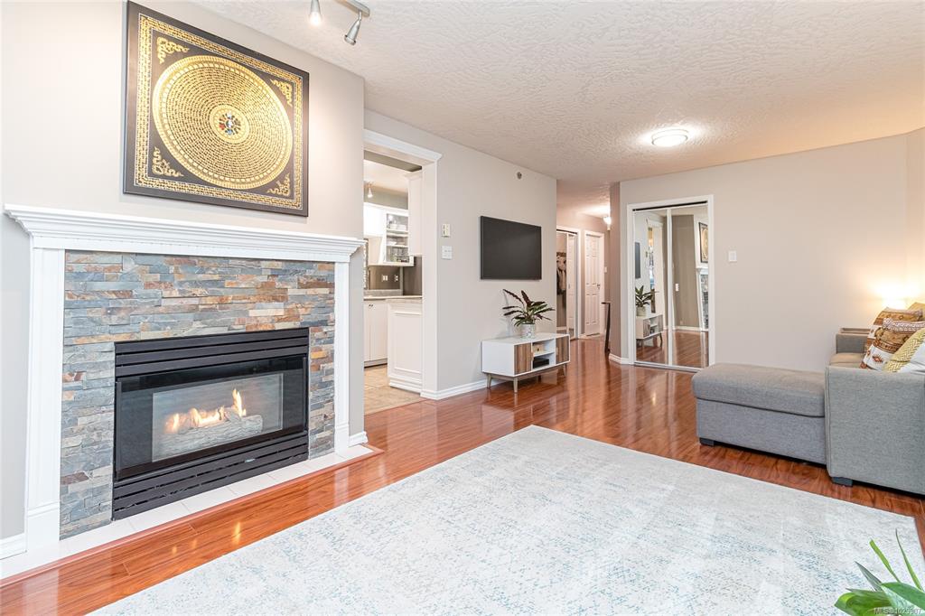 Second View of 545 Manchester Rd, Hampton Court, Victoria, BC, V8T 5H6