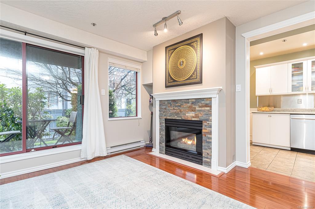 Fourth View of 545 Manchester Rd, Hampton Court, Victoria, BC, V8T 5H6